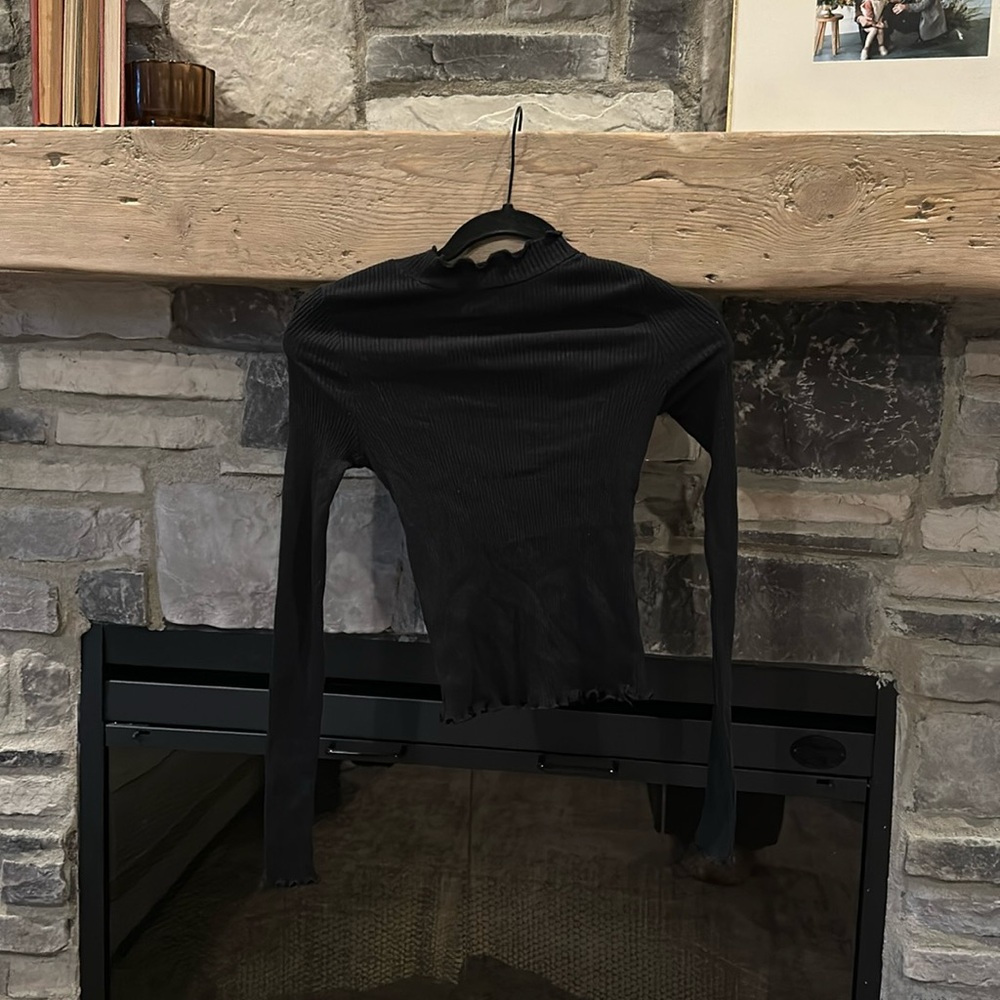 Lettuce ribbed black mock neck top. Perfect condition!